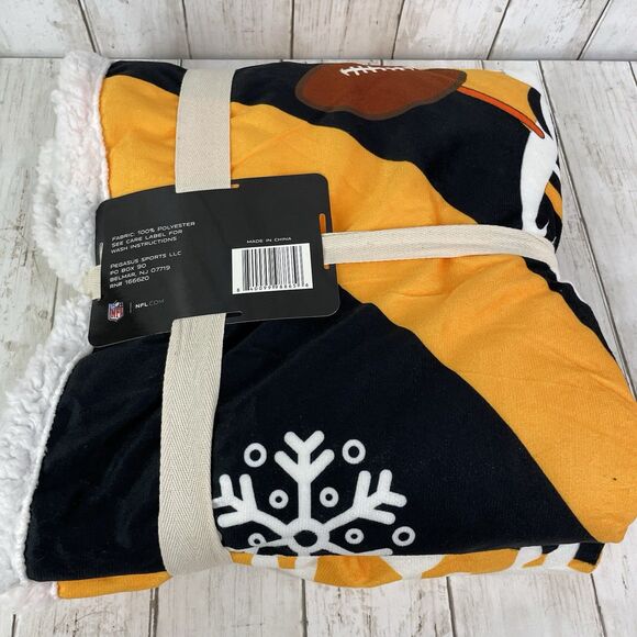 NFL Pittsburgh Steelers Sherpa Back Plush Throw - Snowflakes Snowmen - New - Picture 3 of 6